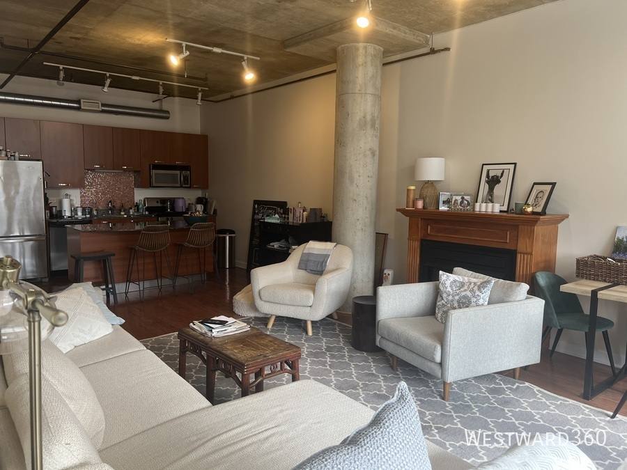 Apartment for rent at 111 S Morgan St #402, Chicago, IL 60607