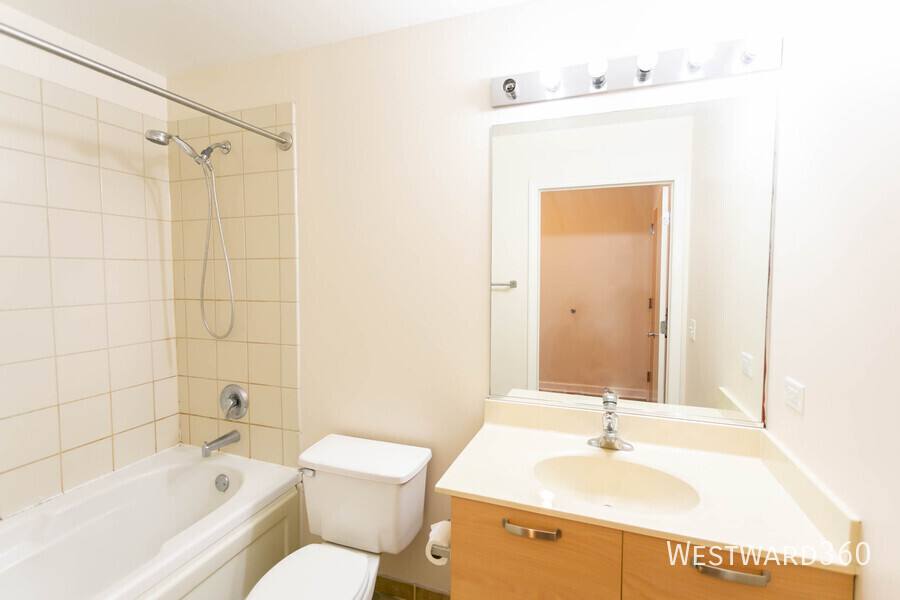 Apartment for rent at 111 S Morgan St #402, Chicago, IL 60607