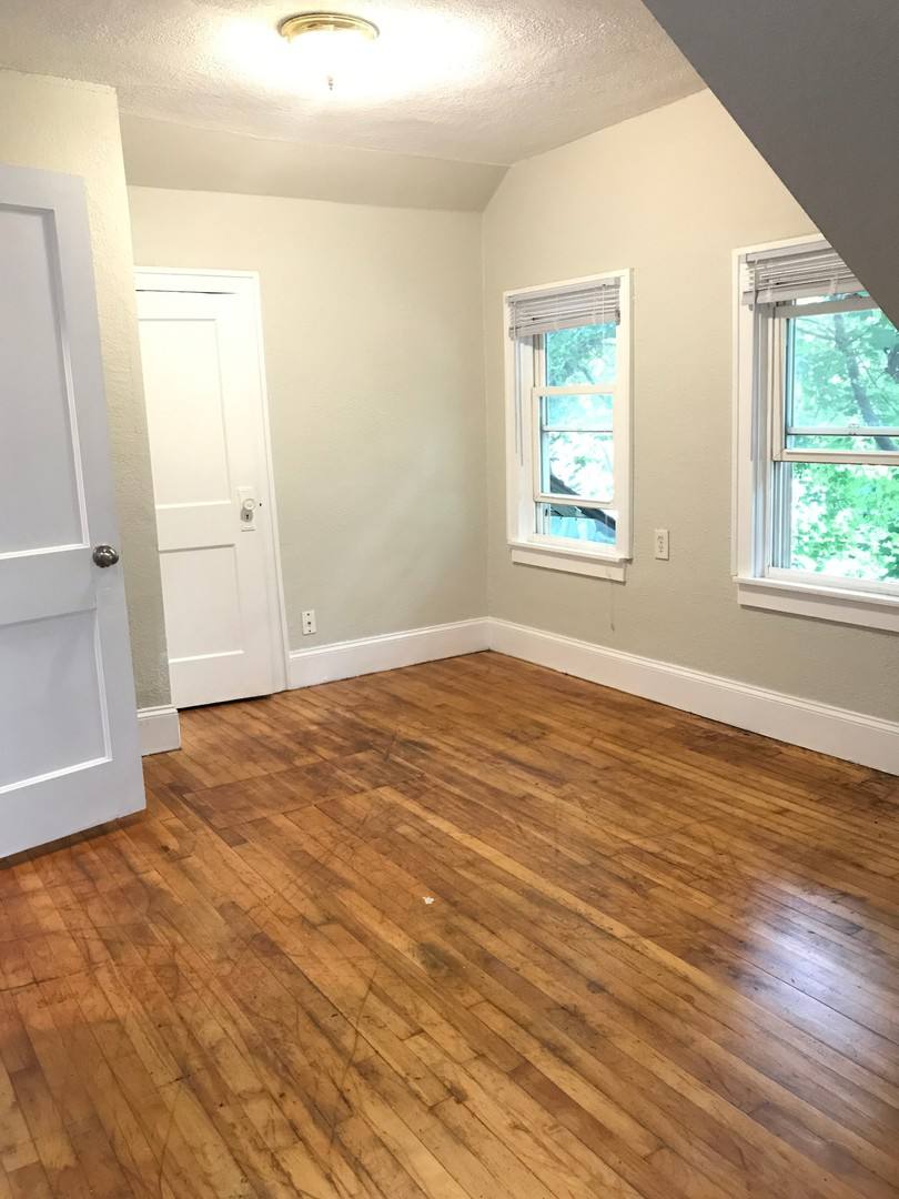 House for rent at 253 Queen Ave N, Minneapolis, MN 55405