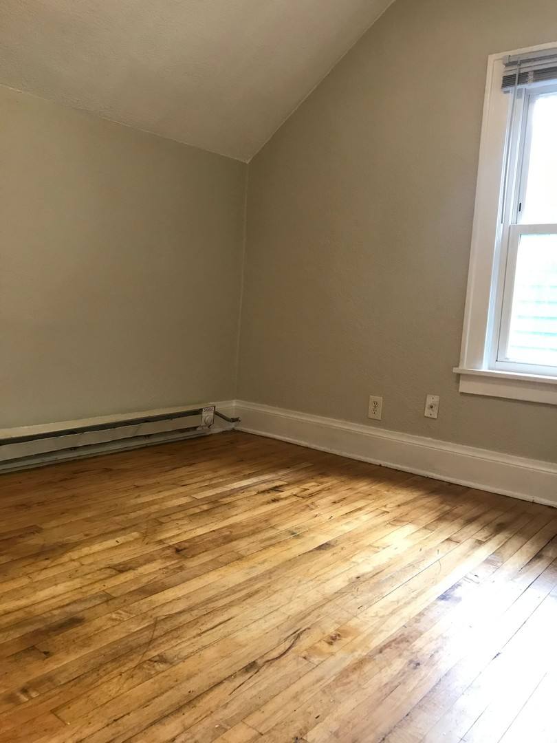 House for rent at 253 Queen Ave N, Minneapolis, MN 55405