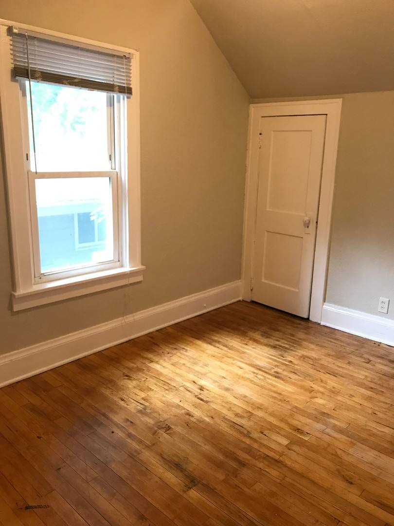 House for rent at 253 Queen Ave N, Minneapolis, MN 55405
