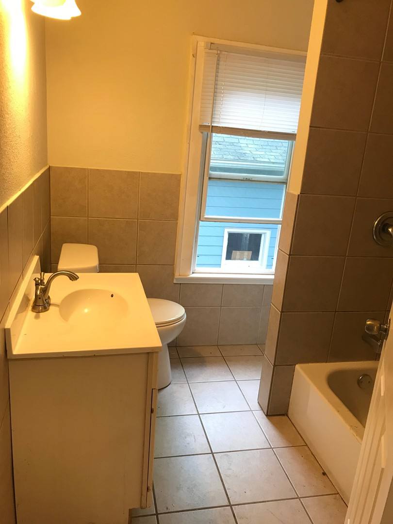 House for rent at 253 Queen Ave N, Minneapolis, MN 55405