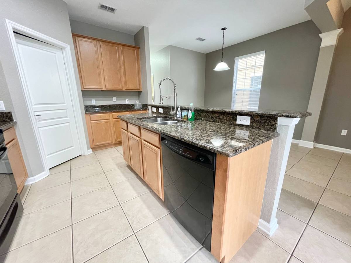 Townhouse for rent at 7727 Fairgrove Ave, Windermere, FL 34786