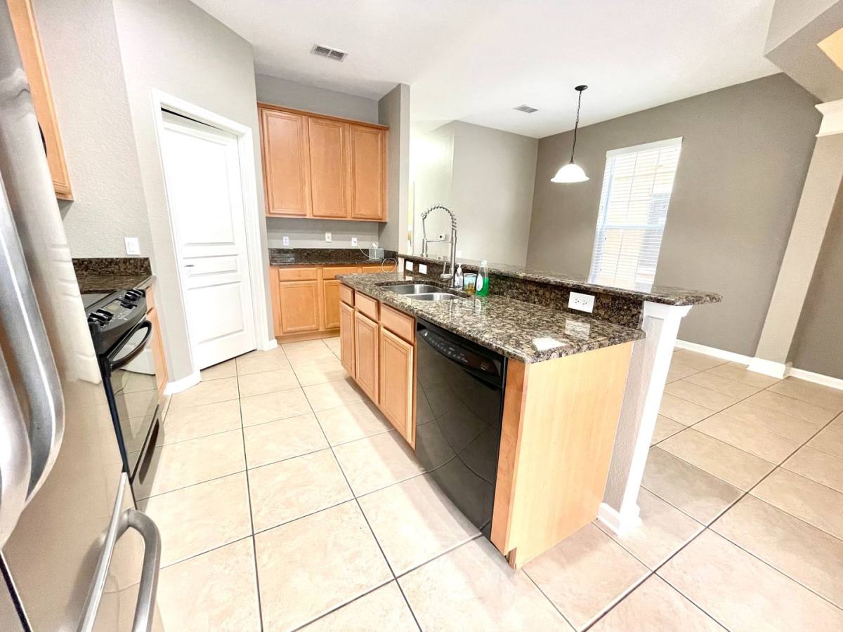 Townhouse for rent at 7727 Fairgrove Ave, Windermere, FL 34786