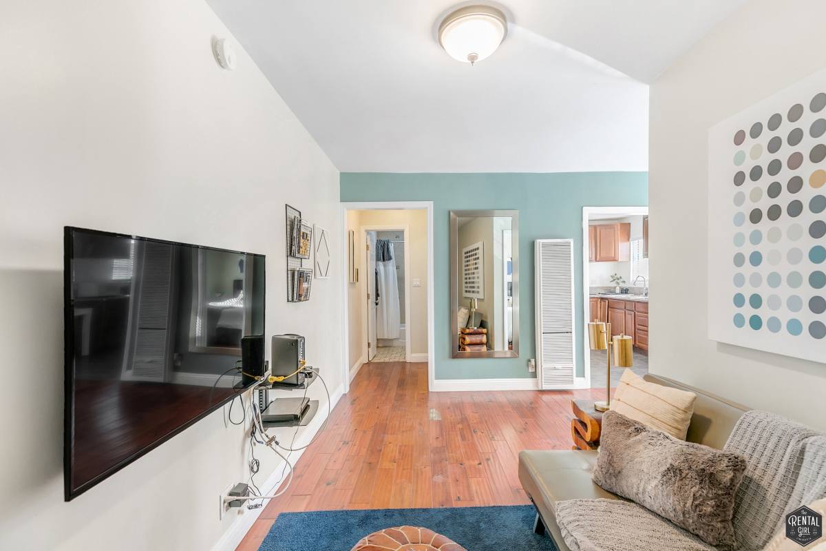 Apartment for rent at 2400 Pacific Ave #1, Venice, CA 90291