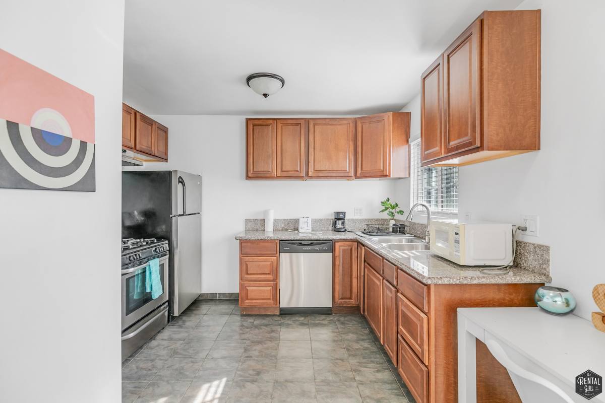 Apartment for rent at 2400 Pacific Ave #1, Venice, CA 90291