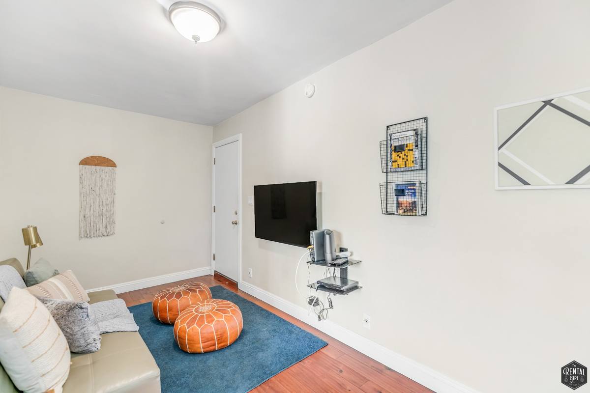 Apartment for rent at 2400 Pacific Ave #1, Venice, CA 90291