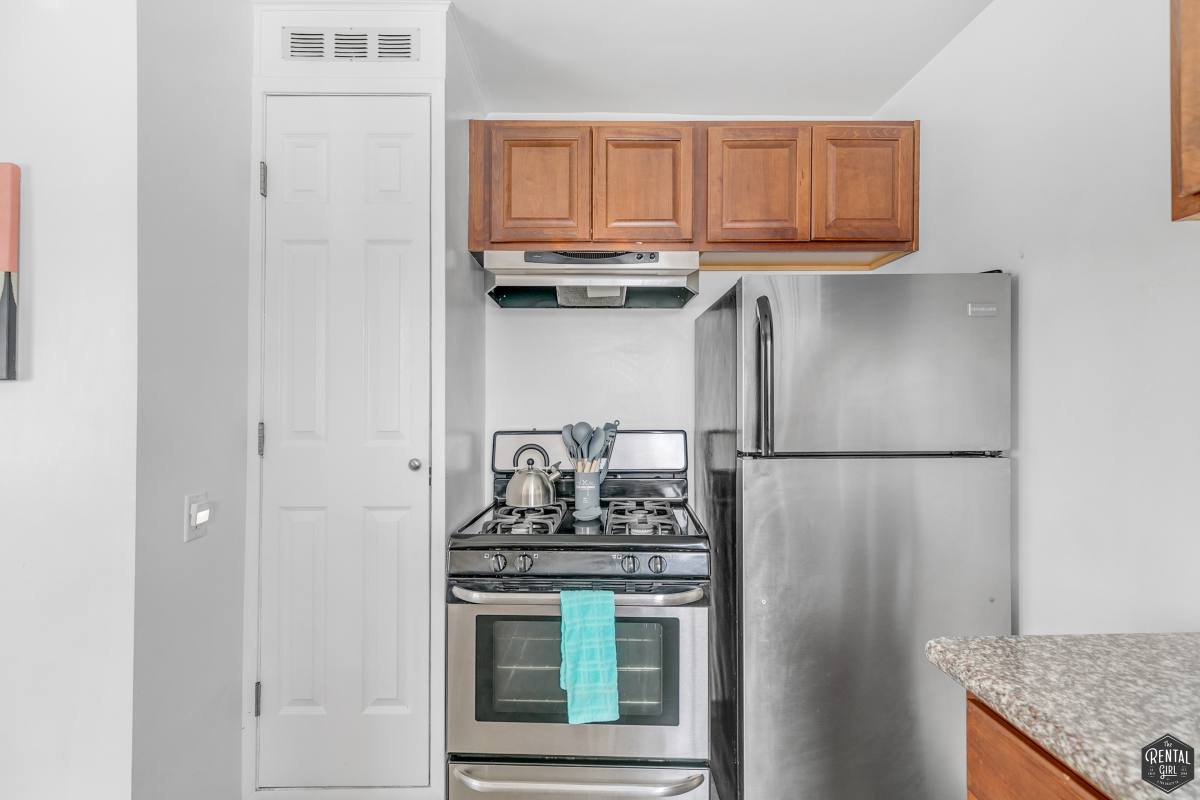 Apartment for rent at 2400 Pacific Ave #1, Venice, CA 90291