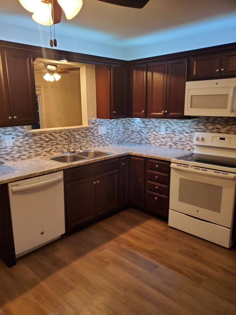House for rent at 735 14th Ave S, Clinton, IA 52732