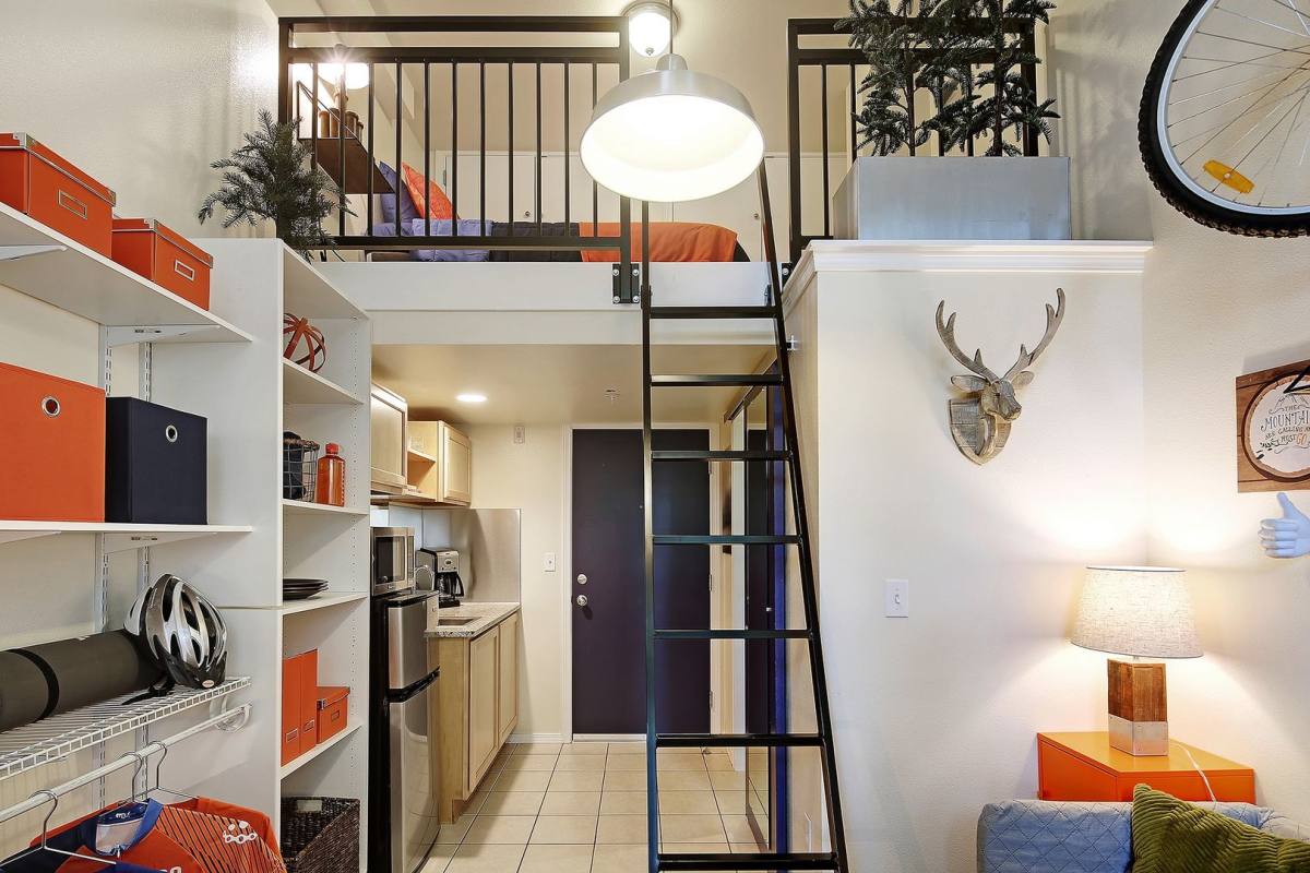 Apartment for rent at 5528 15th Ave NE, Seattle, WA 98105