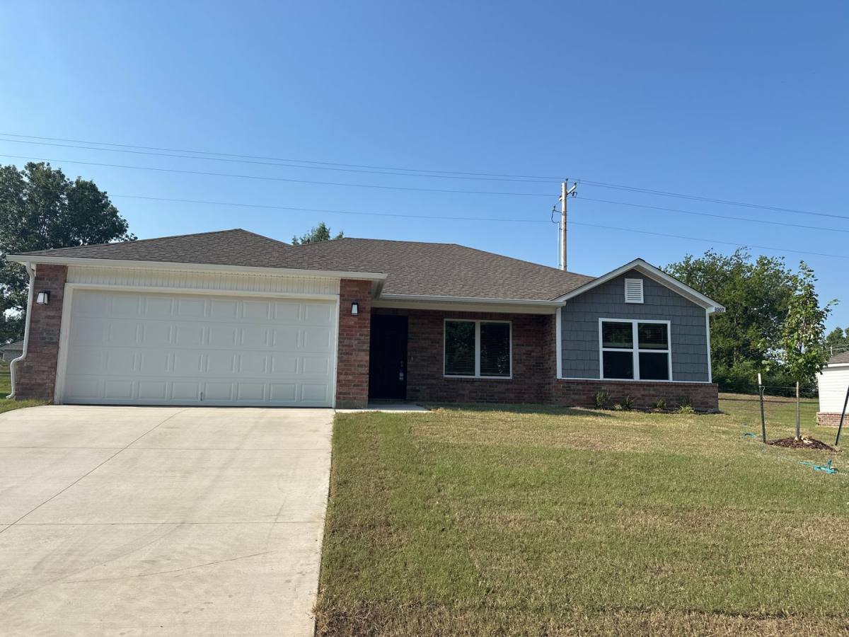 House for rent at 8009 E Oakland St, Broken Arrow, OK 74014