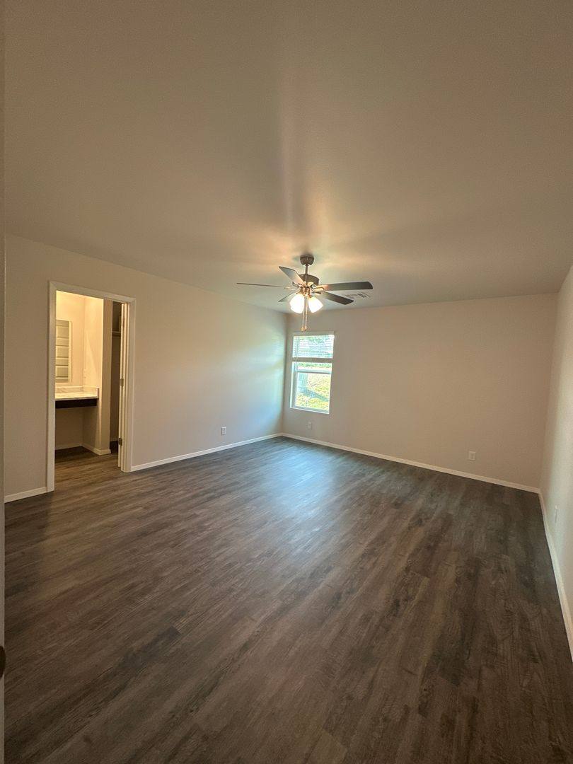 House for rent at 8009 E Oakland St, Broken Arrow, OK 74014