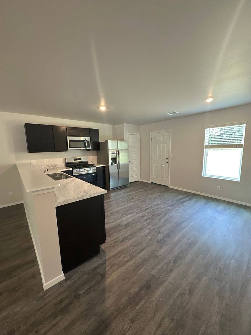 House for rent at 8009 E Oakland St, Broken Arrow, OK 74014