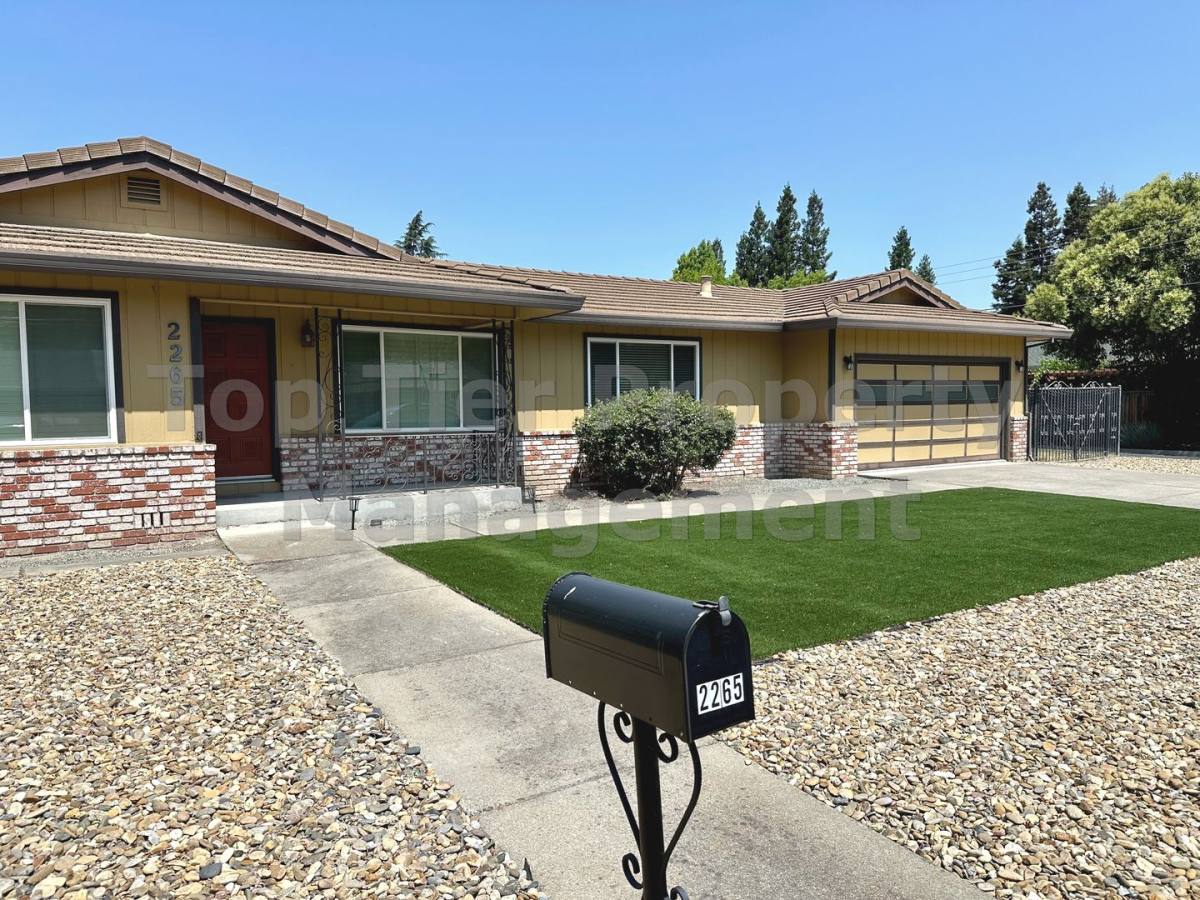 House for rent at 2265 Walnut Blvd, Walnut Creek, CA 94597