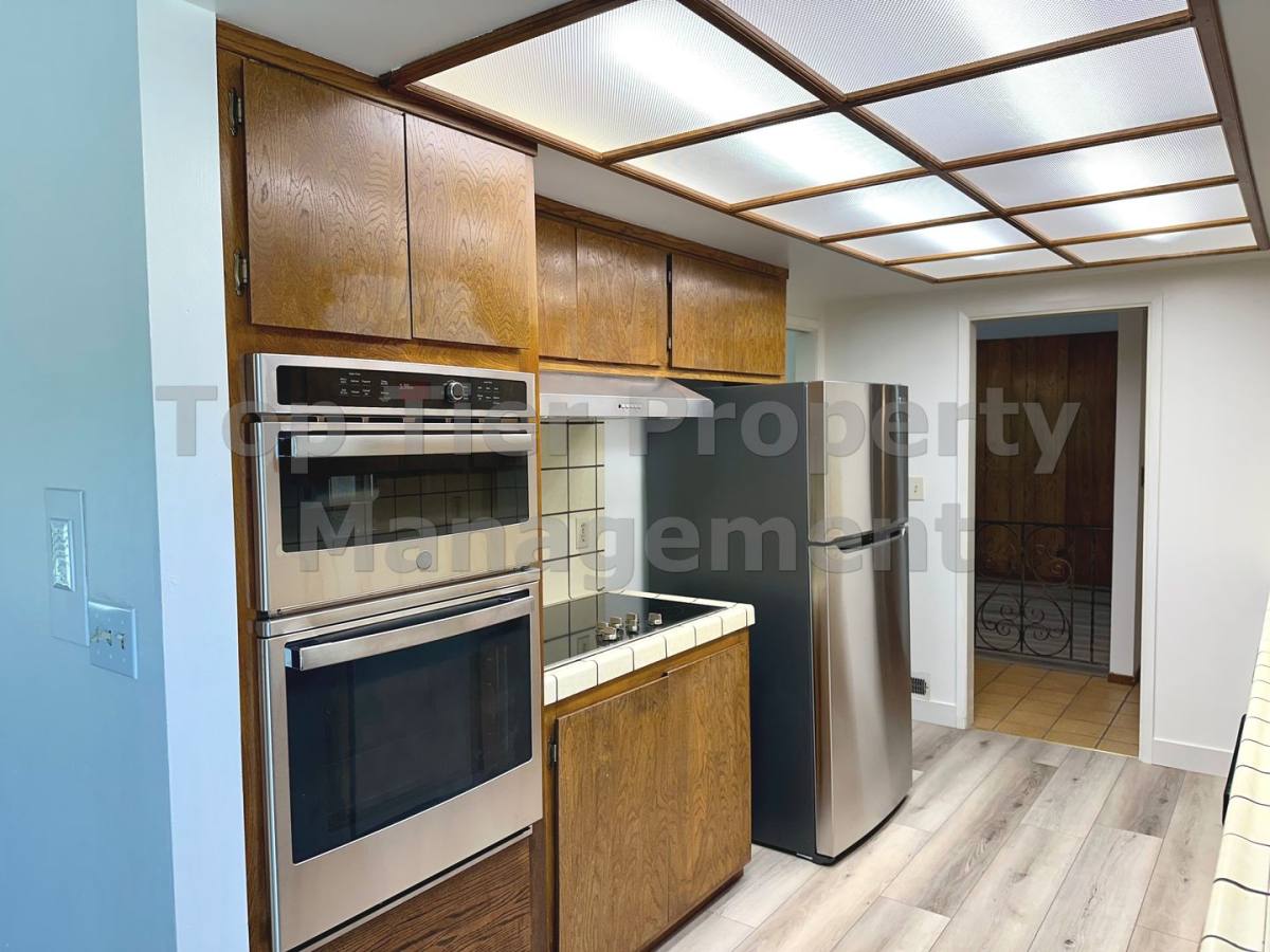 House for rent at 2265 Walnut Blvd, Walnut Creek, CA 94597