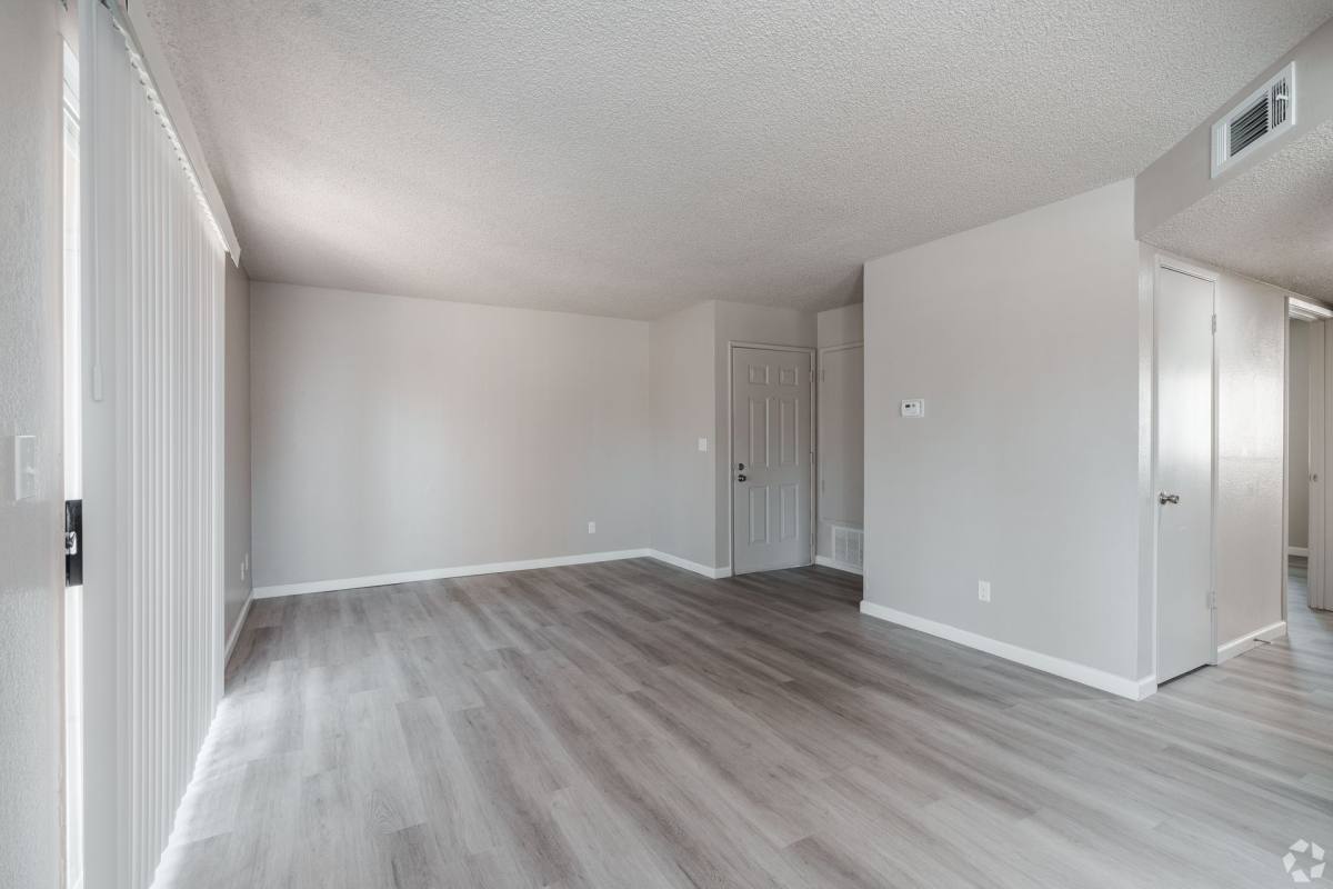 Apartment for rent at 4620 W Douglas Ave, Visalia, CA 93291