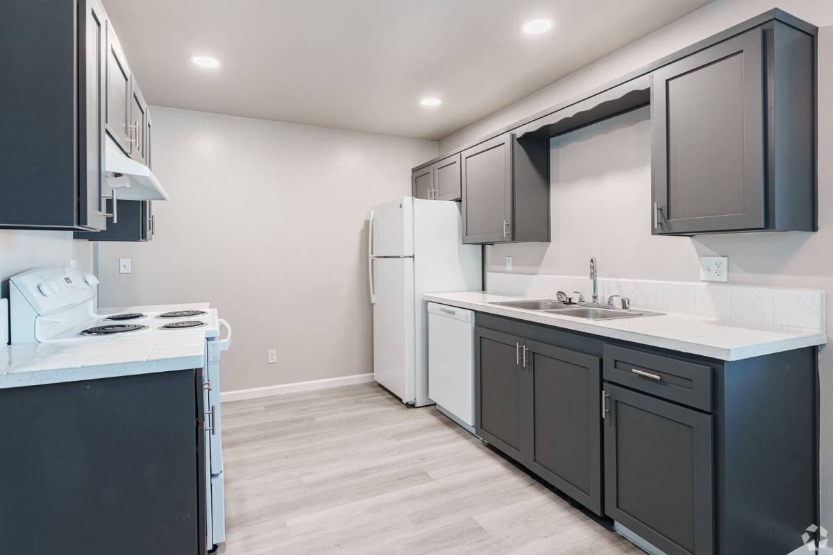 Apartment for rent at 4620 W Douglas Ave, Visalia, CA 93291