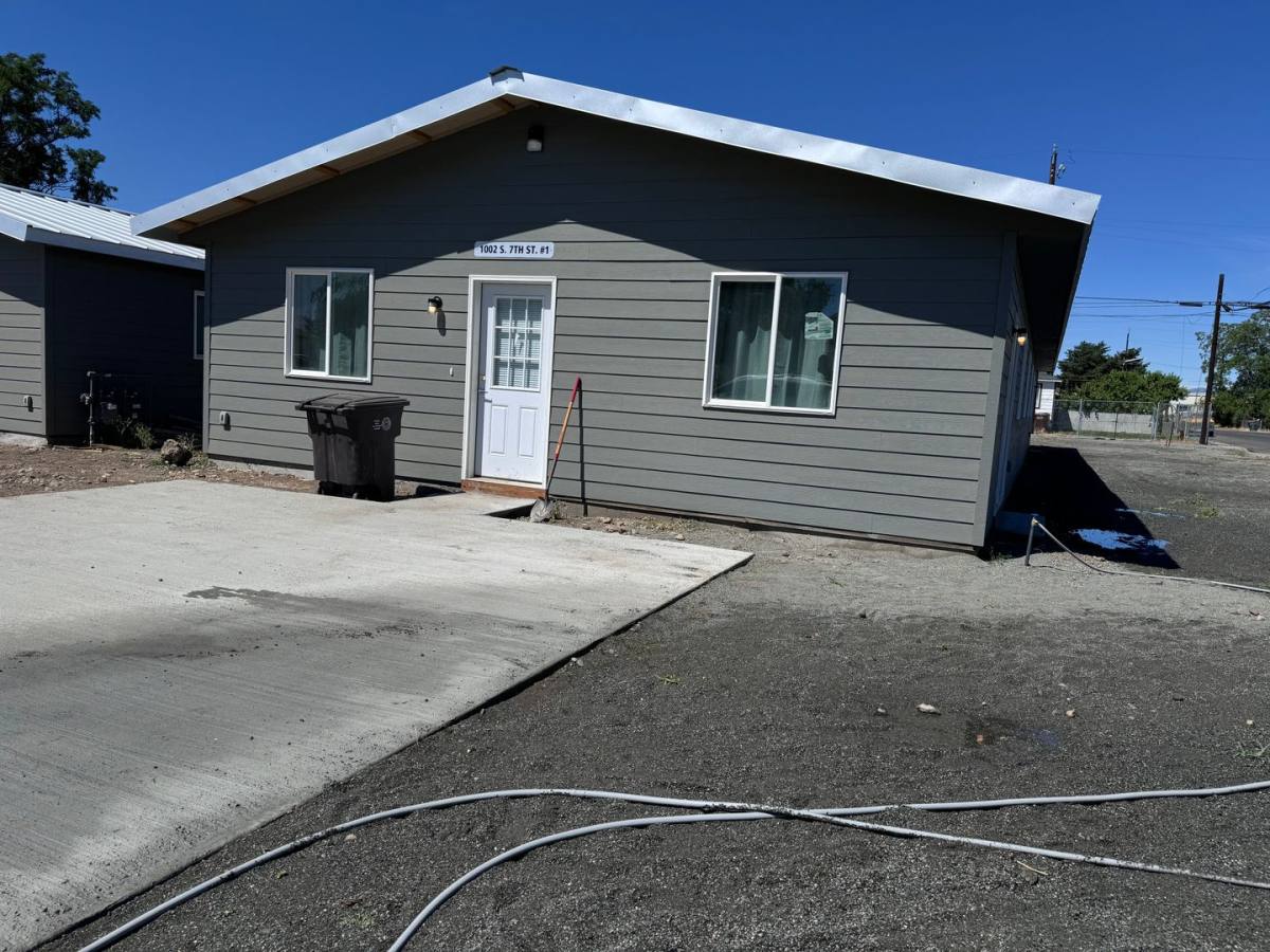 Apartment for rent at 1004 S 7th St, Yakima, WA 98901