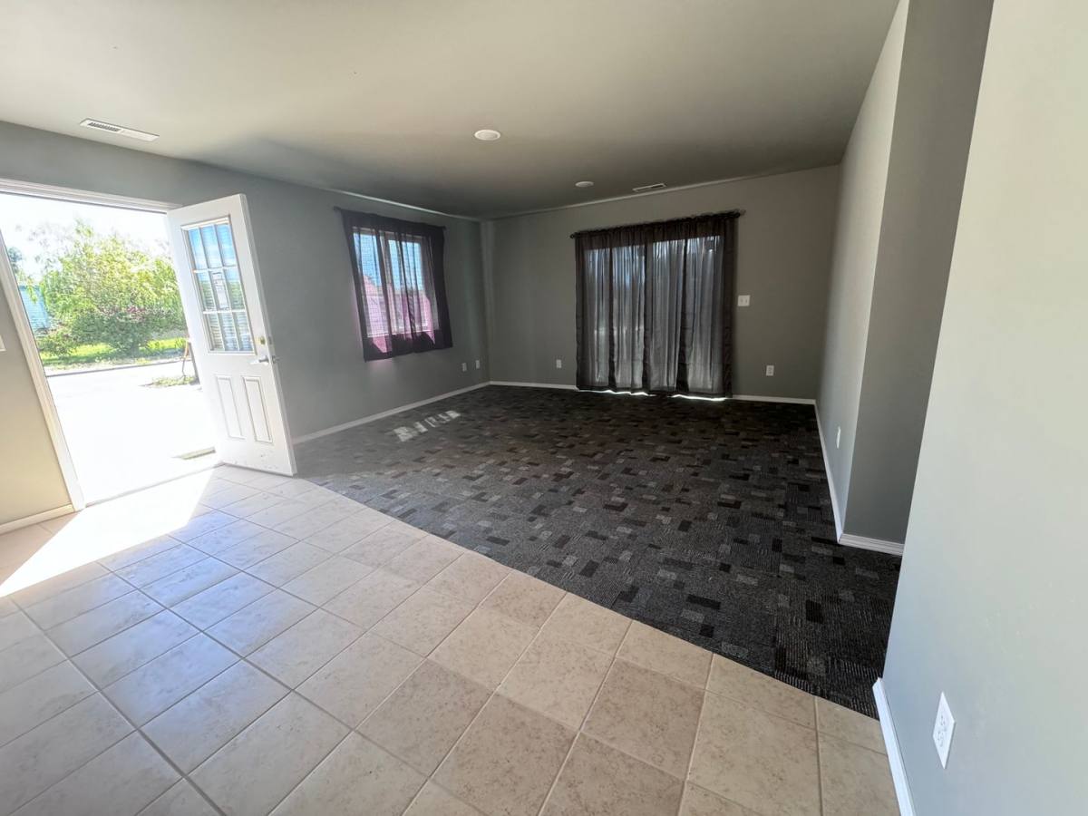 Apartment for rent at 1004 S 7th St, Yakima, WA 98901