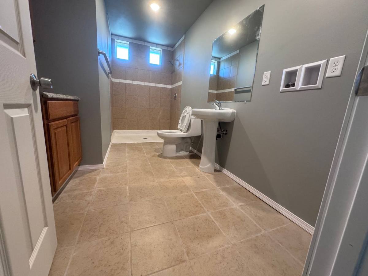 Apartment for rent at 1004 S 7th St, Yakima, WA 98901