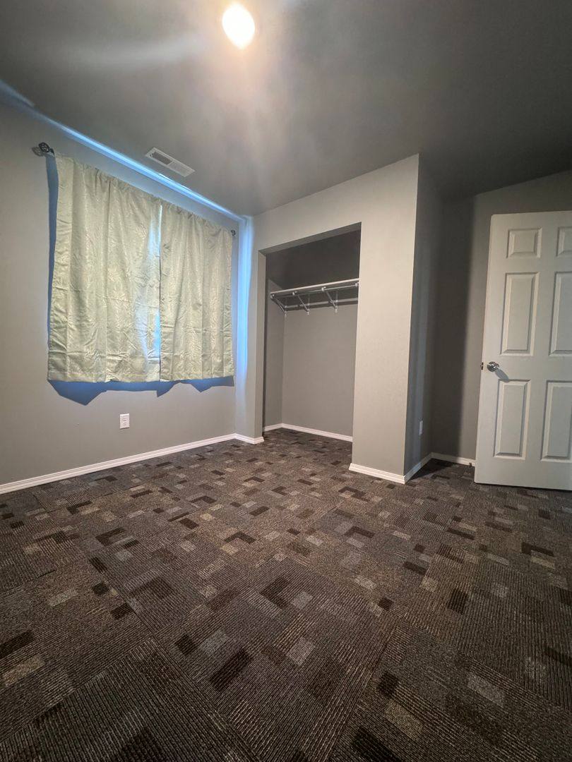 Apartment for rent at 1004 S 7th St, Yakima, WA 98901