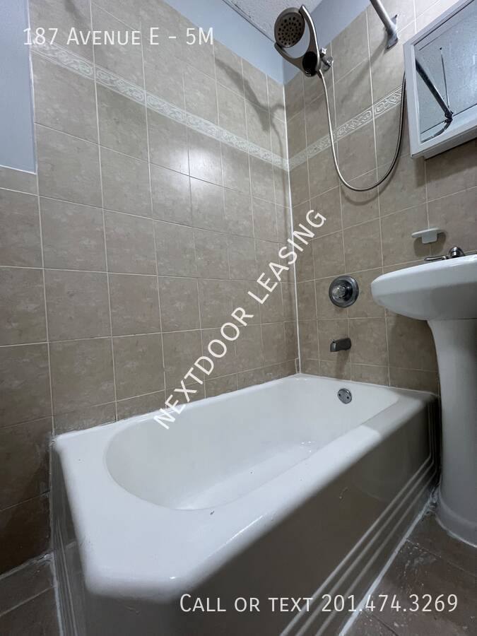 Apartment for rent at 187 Ave E #5M, Bayonne, NJ 07002