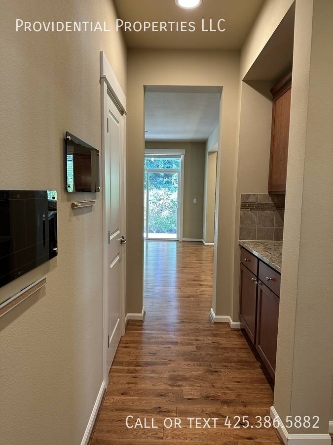 House for rent at 17020 NE 118th Way, Redmond, WA 98052