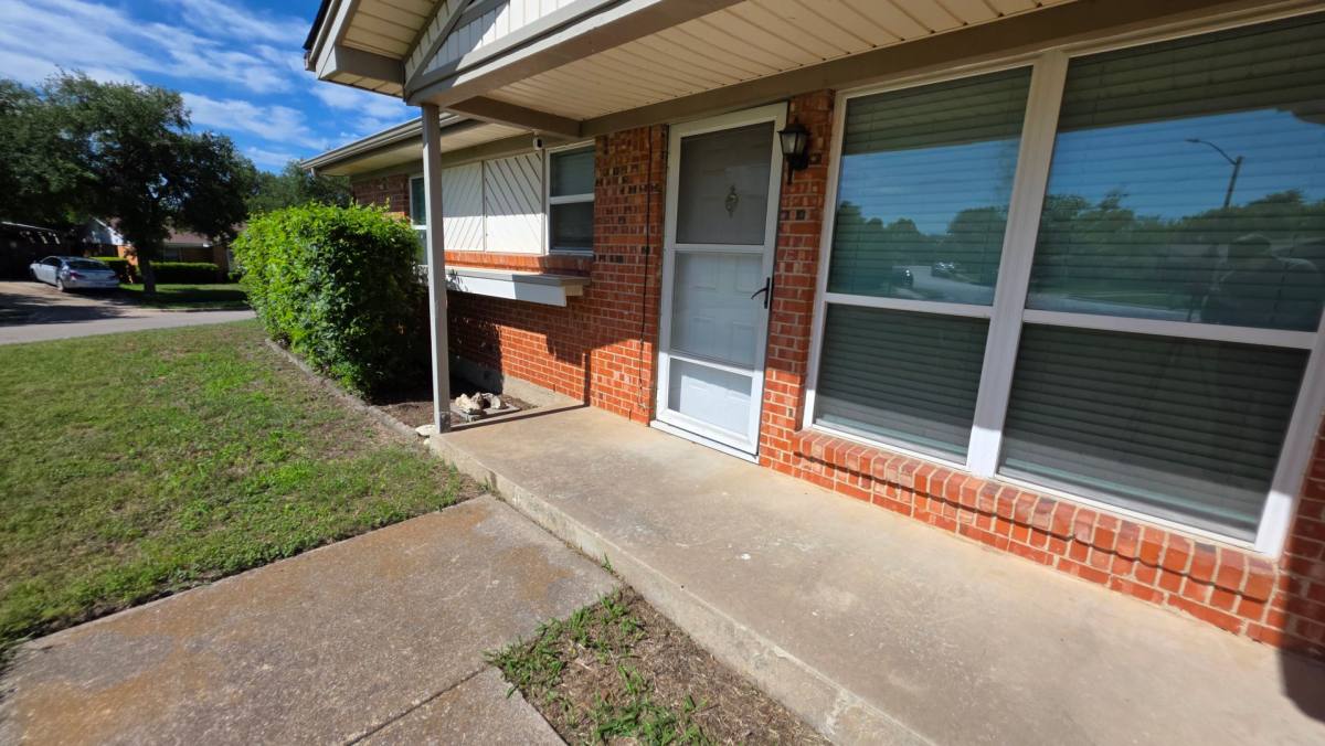 House for rent at 6251 Shadydell Dr, Fort Worth, TX 76135
