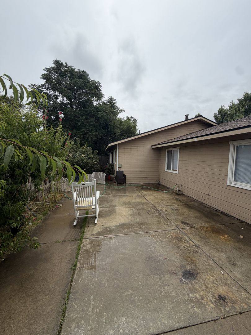 Apartment for rent at 442 N St, Merced, CA 95341