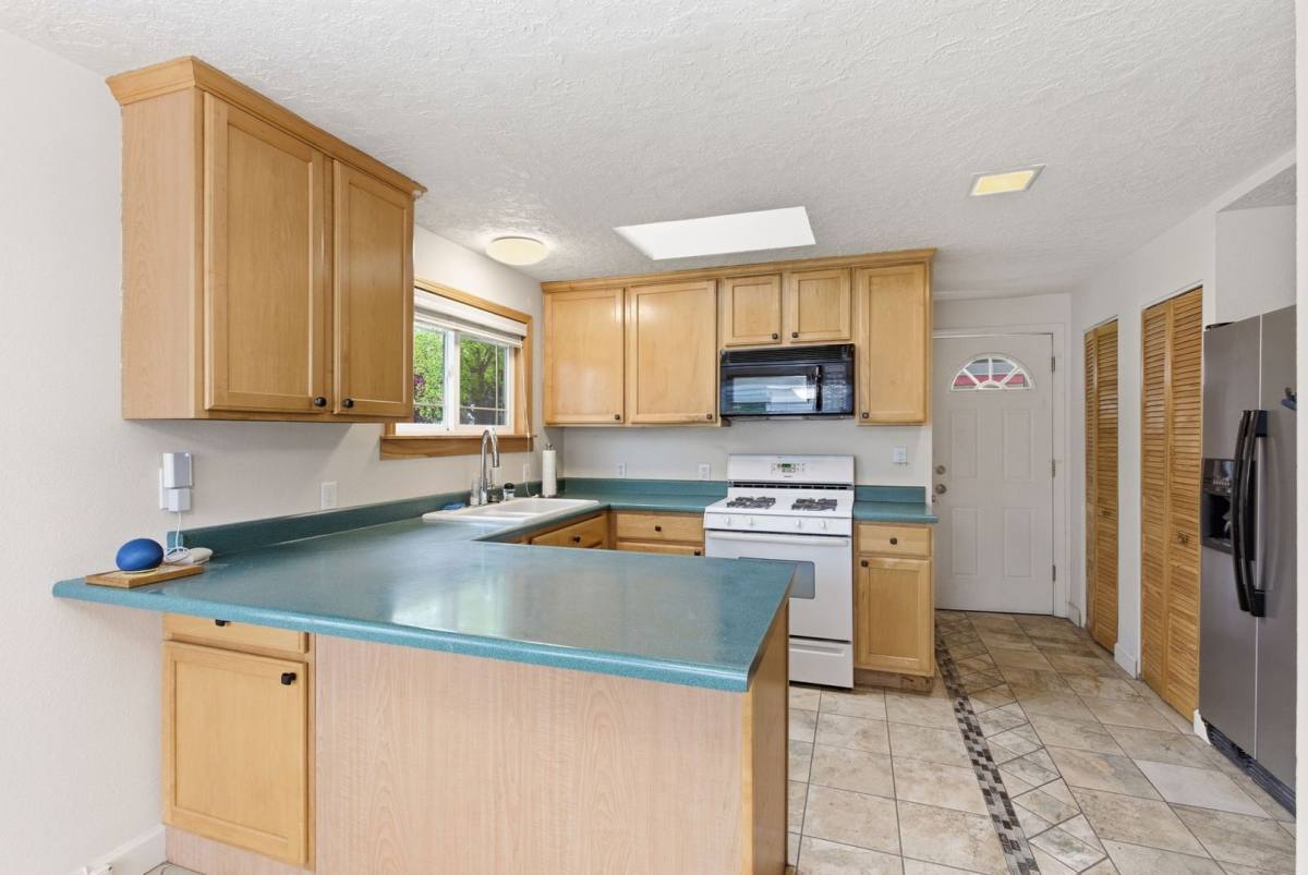 House for rent at 1017 E 40th Ave, Spokane, WA 99203