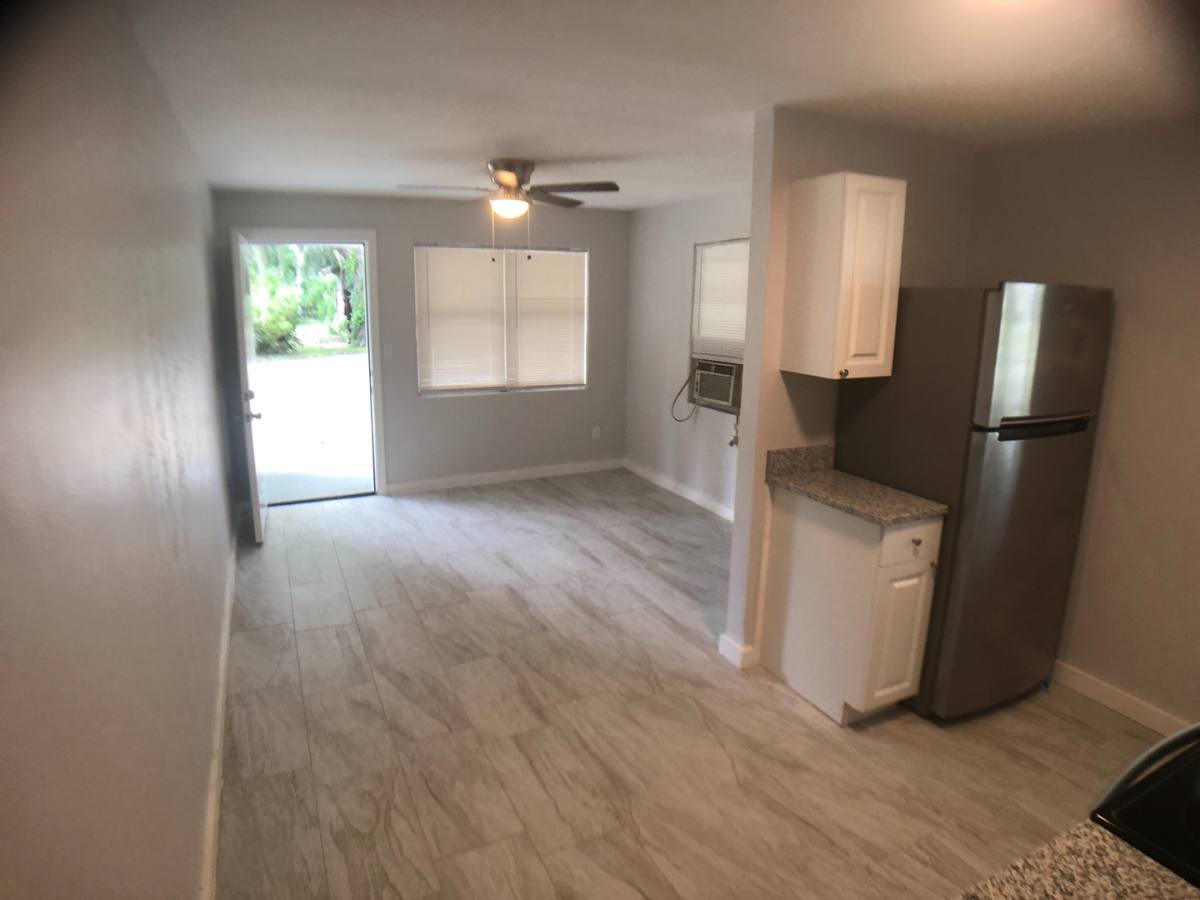 Apartment for rent at 323 & 325 Caroline St, Daytona Beach, FL 32114
