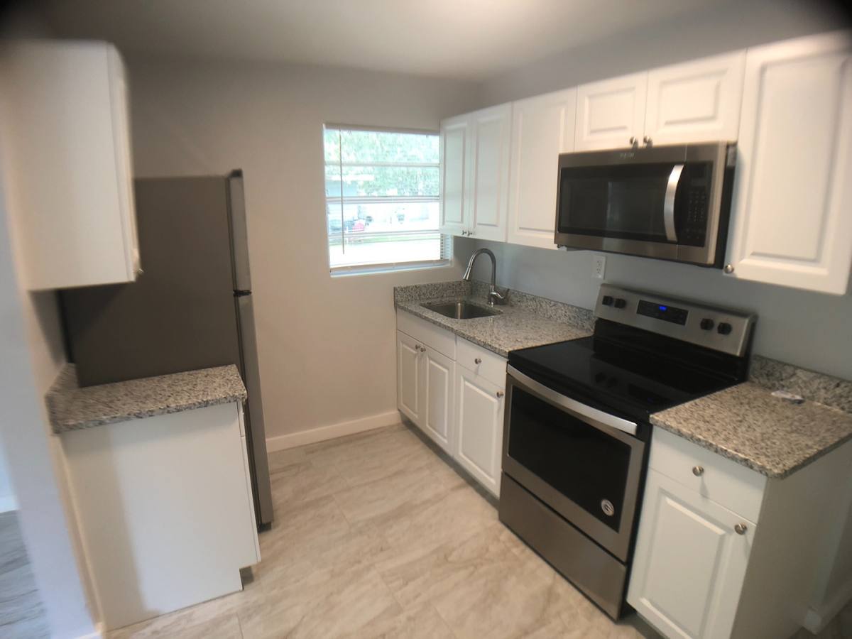 Apartment for rent at 323 & 325 Caroline St, Daytona Beach, FL 32114