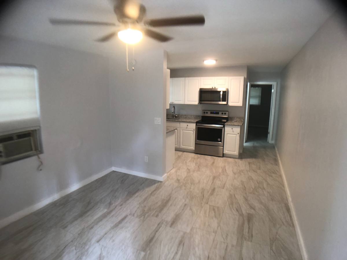 Apartment for rent at 323 & 325 Caroline St, Daytona Beach, FL 32114