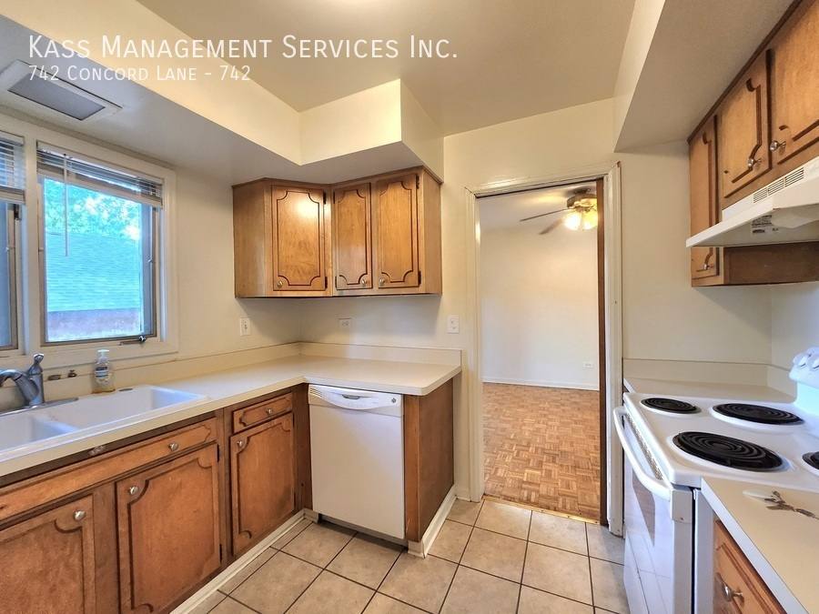 Townhouse for rent at 742 Concord Lane #742, Barrington, IL 60010
