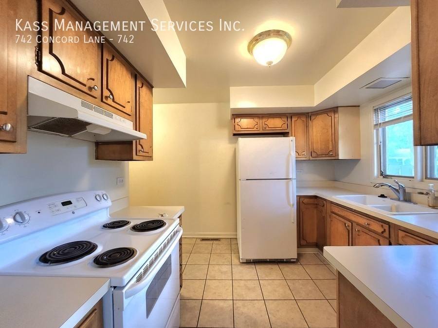 Townhouse for rent at 742 Concord Lane #742, Barrington, IL 60010