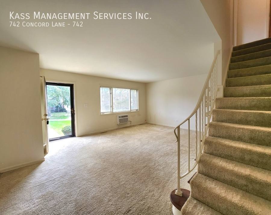 Townhouse for rent at 742 Concord Lane #742, Barrington, IL 60010