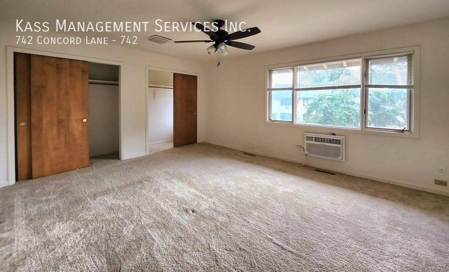 Townhouse for rent at 742 Concord Lane #742, Barrington, IL 60010