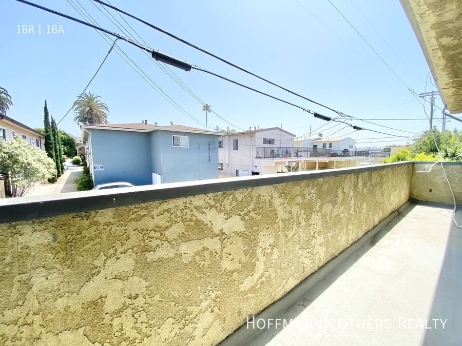 Apartment for rent at 3671 Midvale Ave #4, Los Angeles, CA 90034
