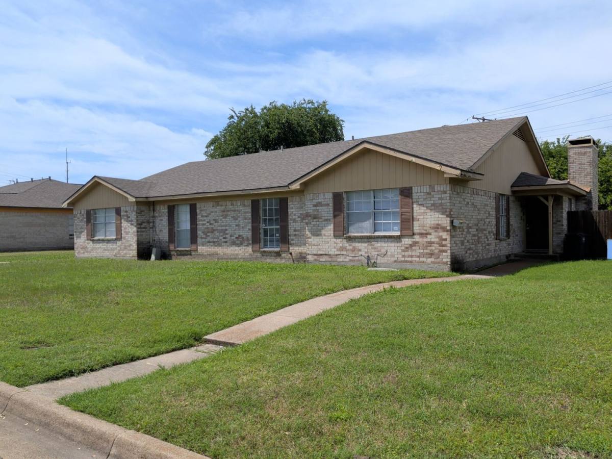 Townhouse for rent at 4329 Segura Court S, Fort Worth, TX 76132