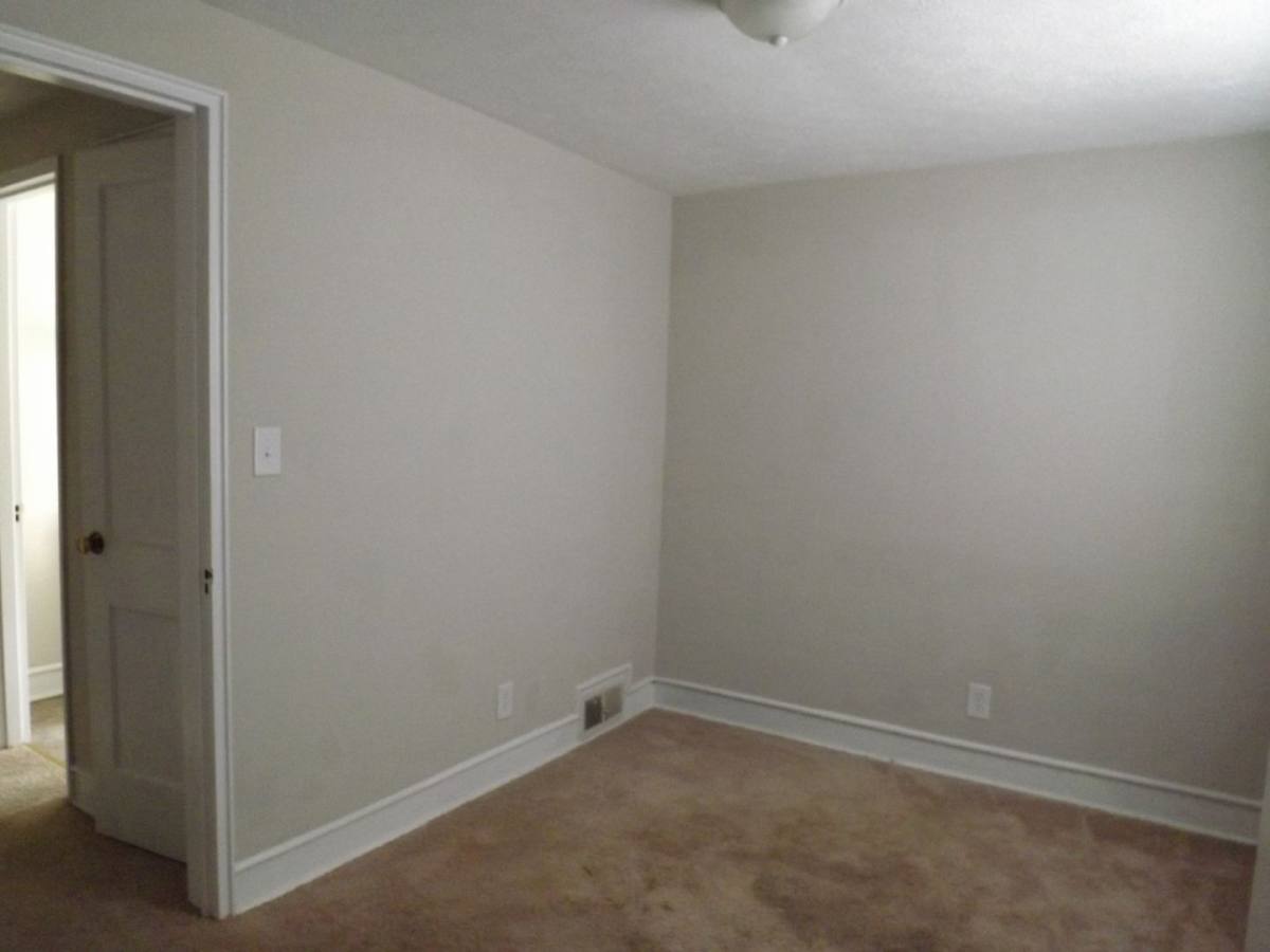 Apartment for rent at 1600 Mulberry St, Waynesboro, VA 22980