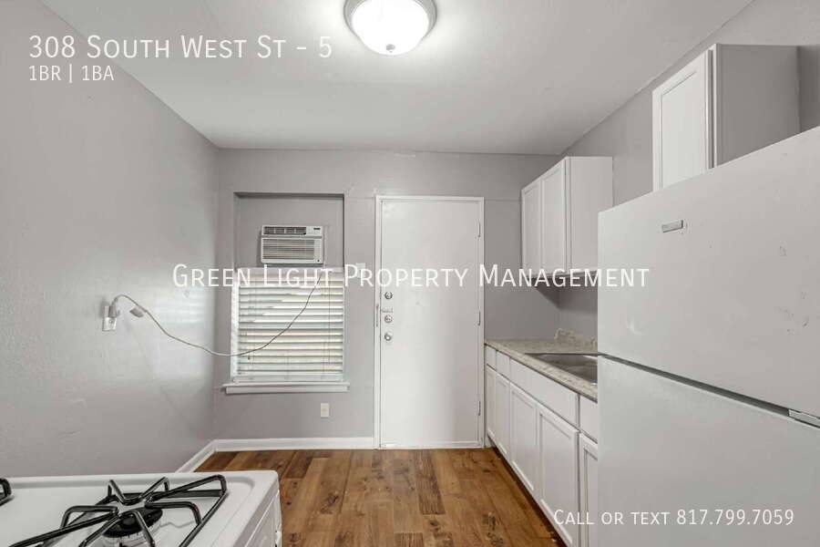 Apartment for rent at 308 S W St #5, Arlington, TX 76010