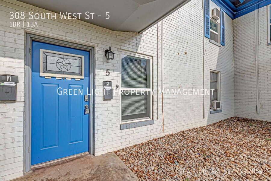 Apartment for rent at 308 S W St #5, Arlington, TX 76010