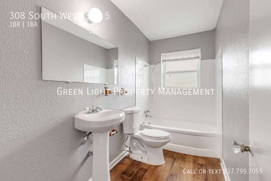 Apartment for rent at 308 S W St #5, Arlington, TX 76010