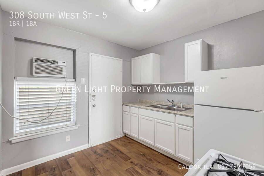 Apartment for rent at 308 S W St #5, Arlington, TX 76010