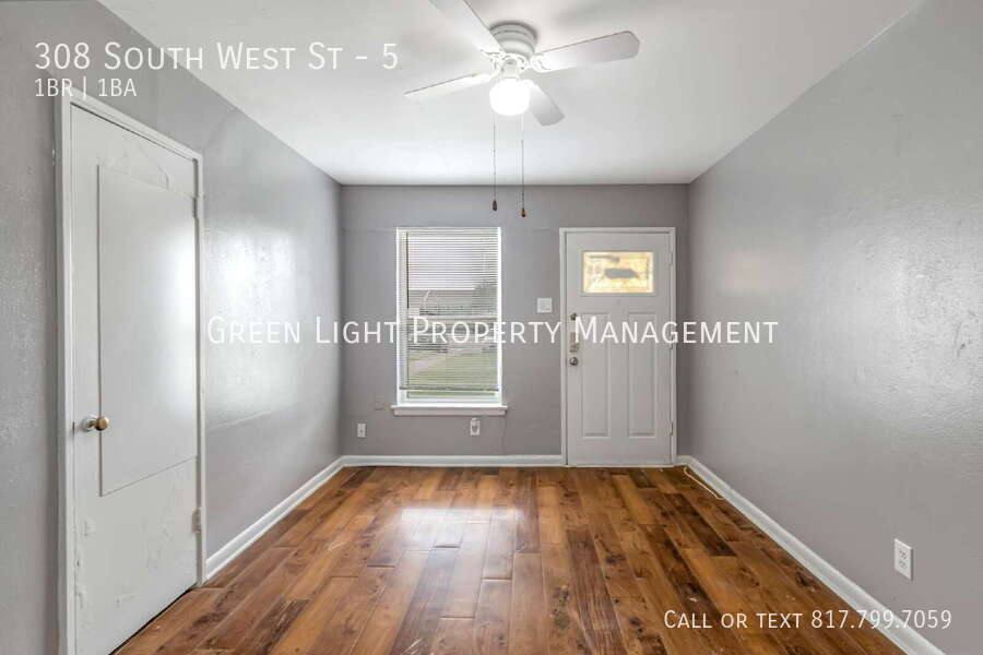 Apartment for rent at 308 S W St #5, Arlington, TX 76010