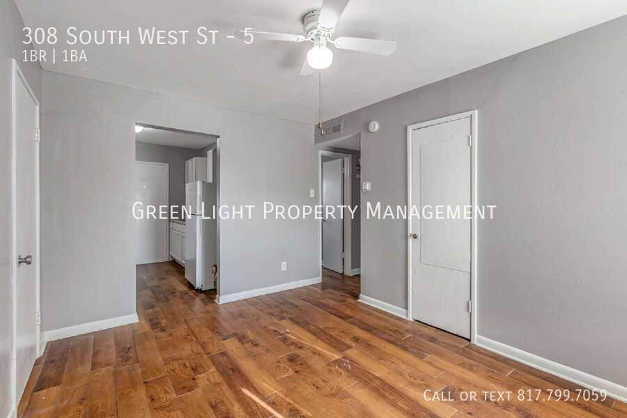 Apartment for rent at 308 S W St #5, Arlington, TX 76010