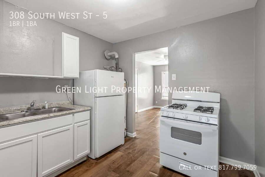 Apartment for rent at 308 S W St #5, Arlington, TX 76010