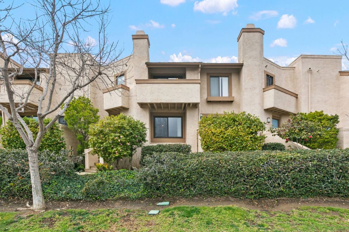 Townhouse for rent at 8320 Via Sonoma, La Jolla, CA 92037