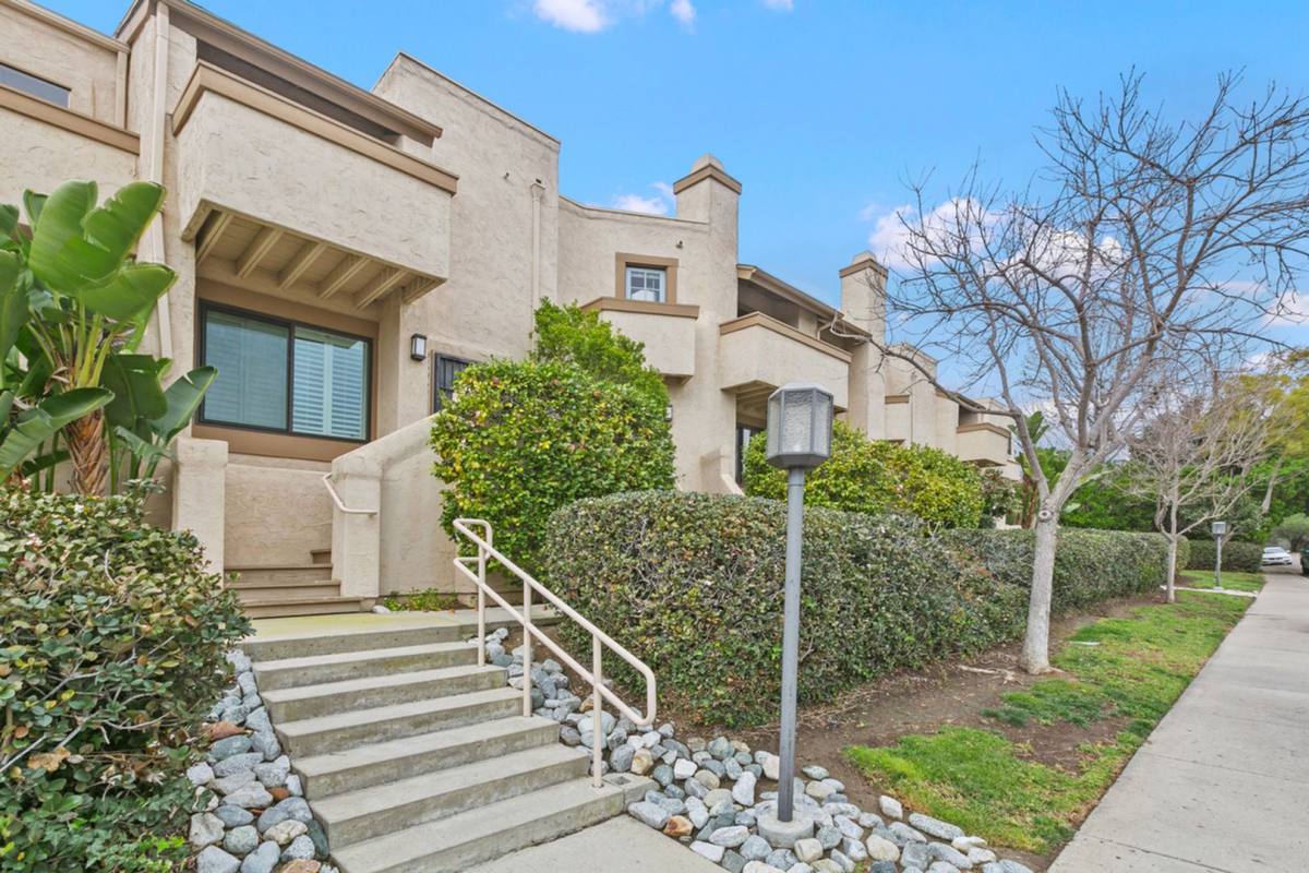 Townhouse for rent at 8320 Via Sonoma, La Jolla, CA 92037