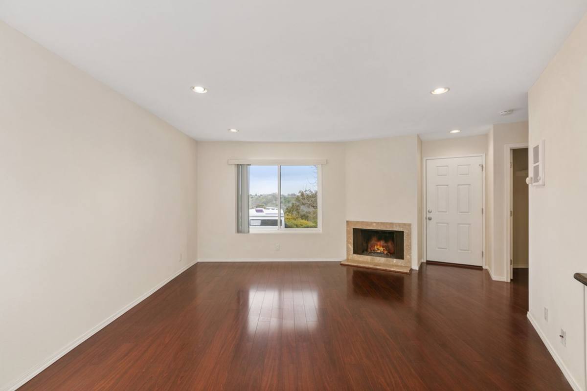 Townhouse for rent at 8320 Via Sonoma, La Jolla, CA 92037